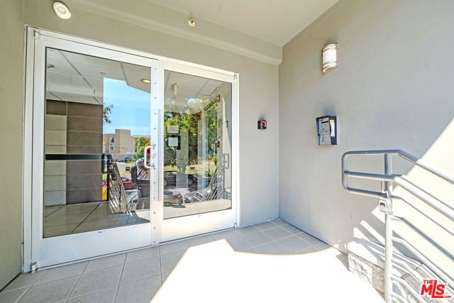 733 S Manhattan Place 402, Los Angeles, CA 90005