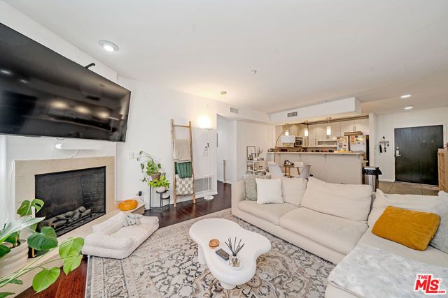 733 S Manhattan Place 402, Los Angeles, CA 90005