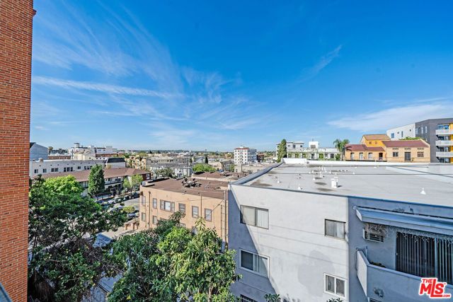 733 S Manhattan Place 402, Los Angeles, CA 90005