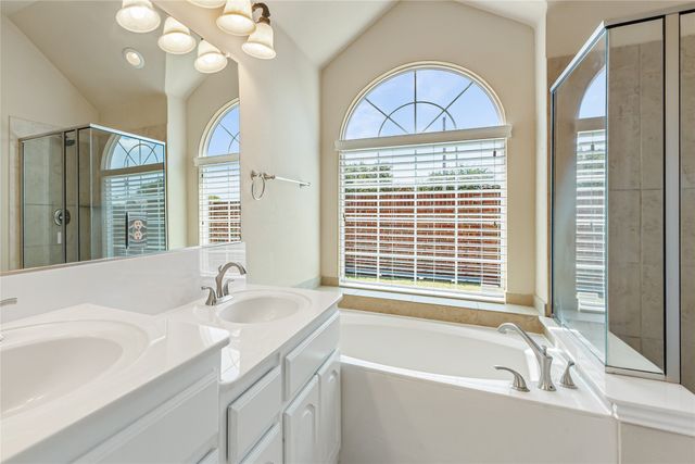 928 Wellington Drive, Lewisville, TX 75067