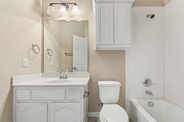 928 Wellington Drive, Lewisville, TX 75067