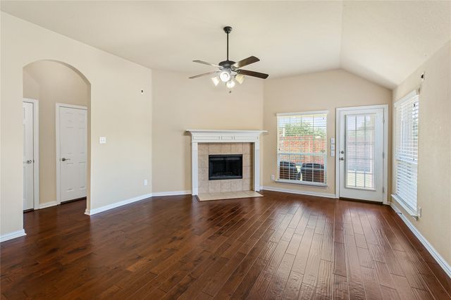 928 Wellington Drive, Lewisville, TX 75067