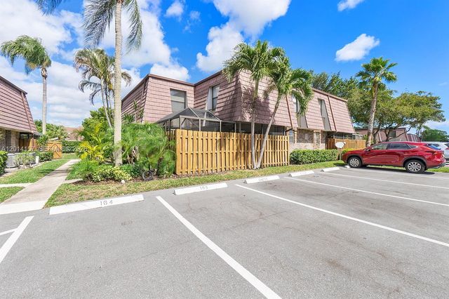 7744 W Courtyard Run W, Boca Raton, FL 33433