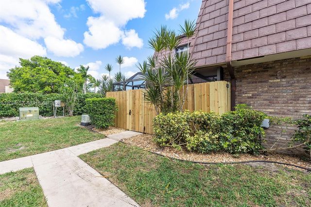 7744 W Courtyard Run W, Boca Raton, FL 33433