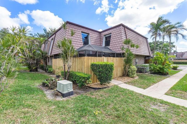 7744 W Courtyard Run W, Boca Raton, FL 33433