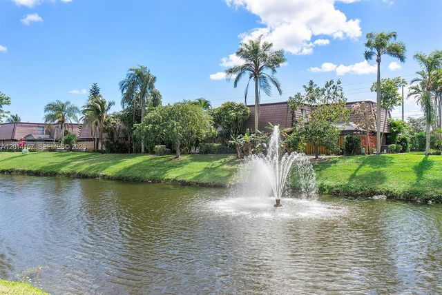 7744 W Courtyard Run W, Boca Raton, FL 33433