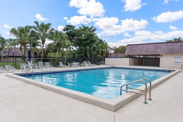 7744 W Courtyard Run W, Boca Raton, FL 33433