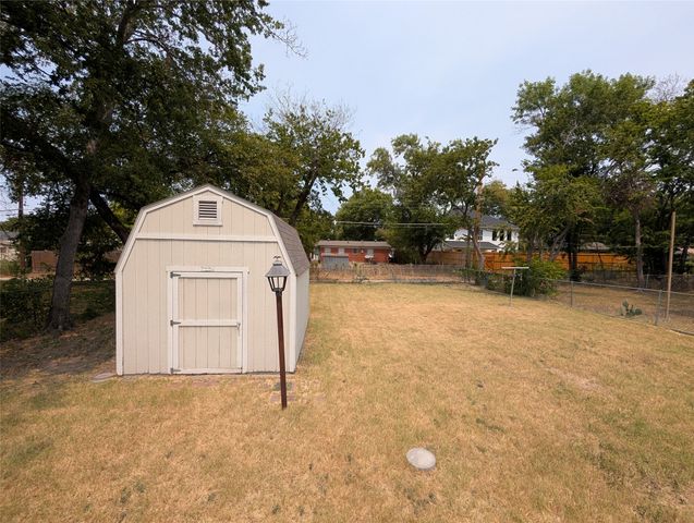 2807 Andrea Lane, Dallas, TX 75228