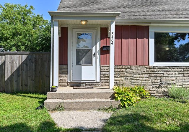 8404 W Montana AVENUE, West Allis, WI 53227