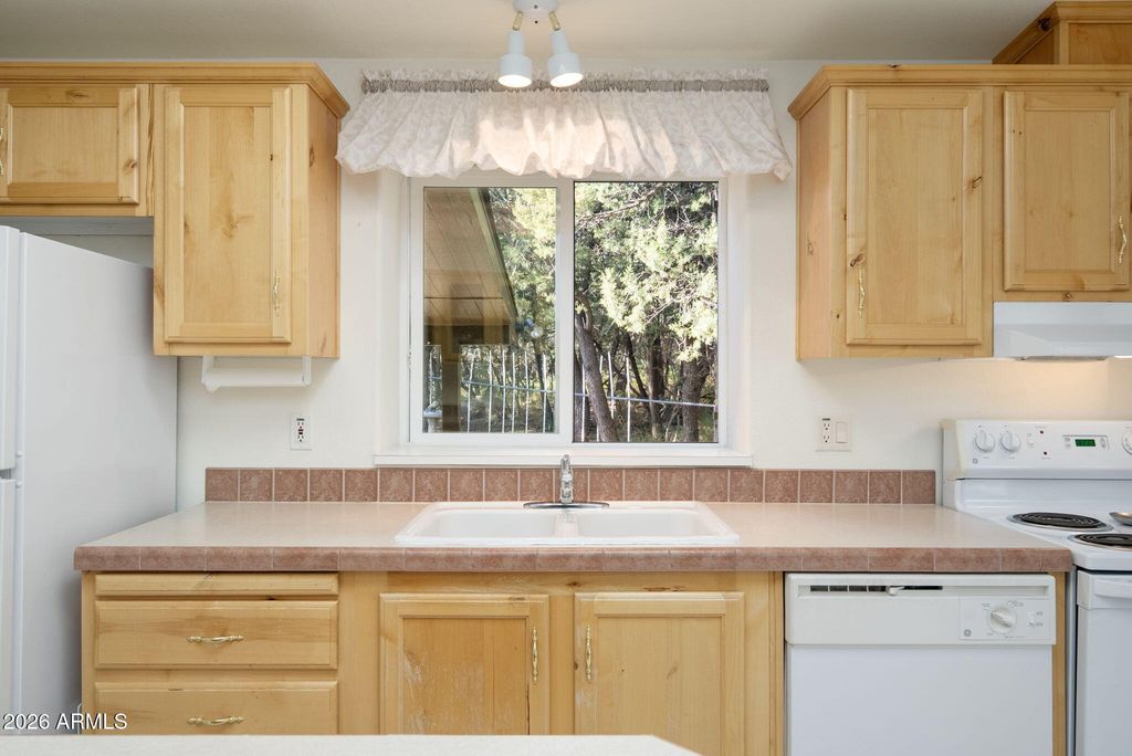 Image 11 of property listing at 5332 N CLEONNA Drive, Strawberry, AZ 85544