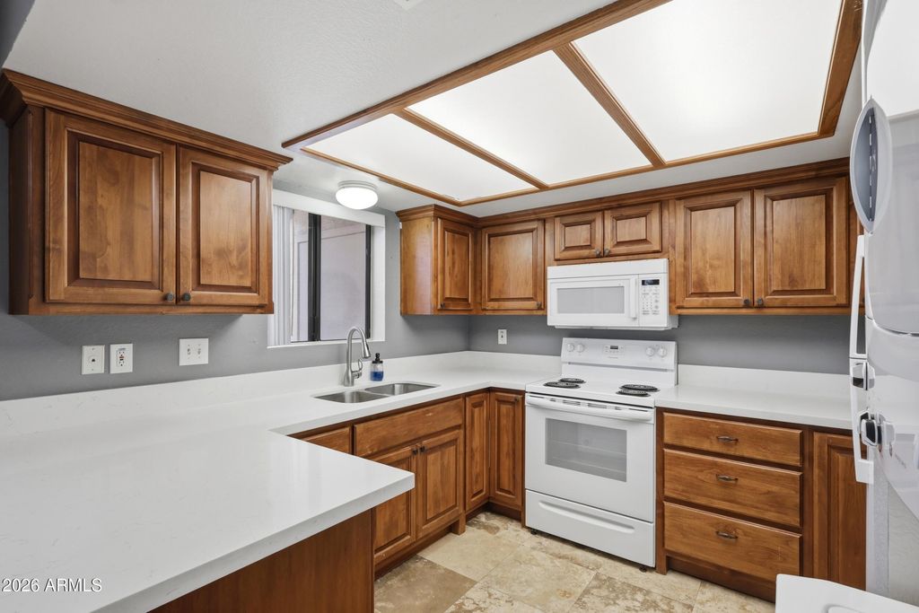 3635 N 37TH Street 7, Phoenix, AZ 85018 — photo 2