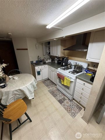11627 24th Avenue S, Seattle, WA 98168