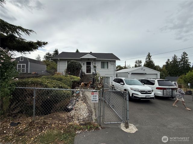 11627 24th Avenue S, Seattle, WA 98168