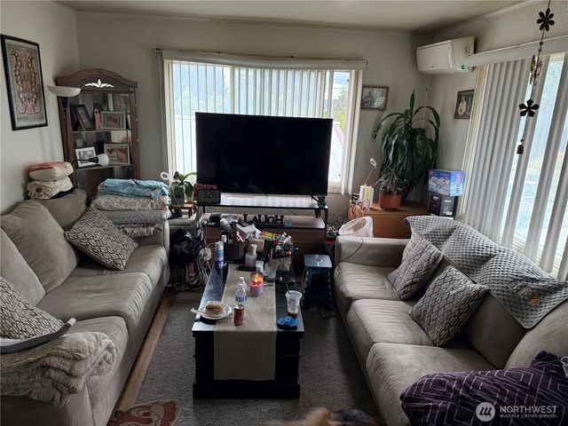 11627 24th Avenue S, Seattle, WA 98168