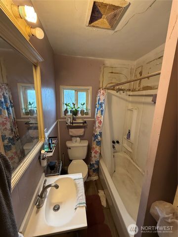 11627 24th Avenue S, Seattle, WA 98168