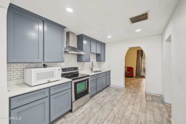 3332 W MONTEROSA Street, Phoenix, AZ 85017