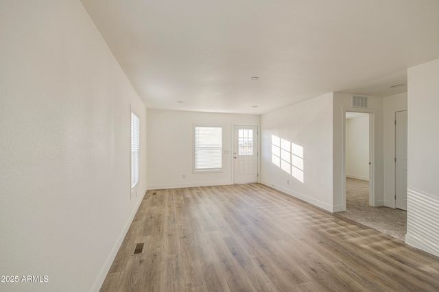 34489 W SOUTH MOUNTAIN Avenue, Tonopah, AZ 85354