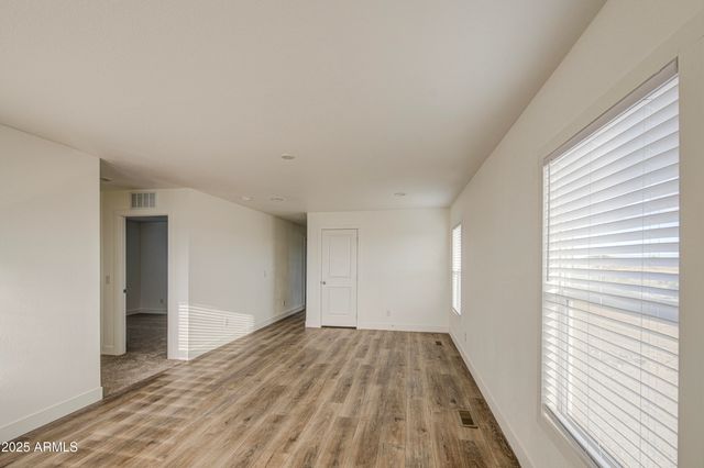 34489 W SOUTH MOUNTAIN Avenue, Tonopah, AZ 85354