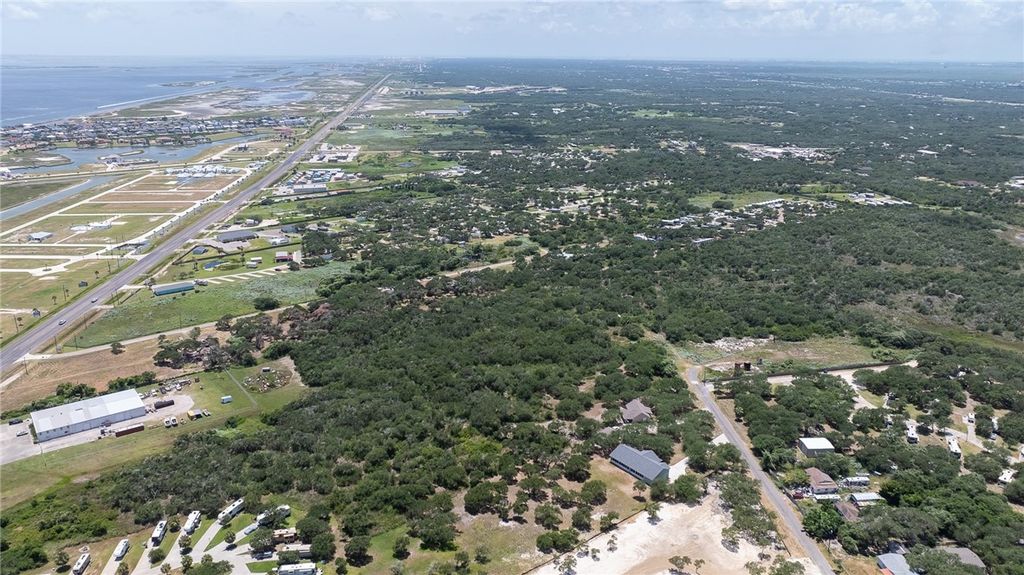 39 Portia Ave, Rockport, TX 78382 — photo 5