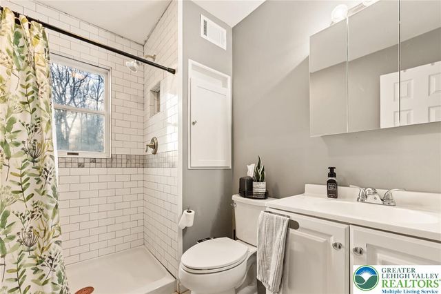 21 Lenape Drive, East Stroudsburg, PA 18302