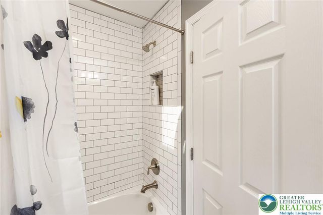 21 Lenape Drive, East Stroudsburg, PA 18302