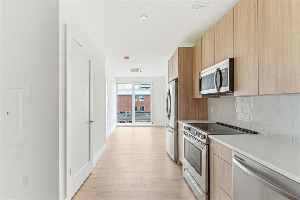 1035 Commonwealth Ave 608, Boston, MA 02215
