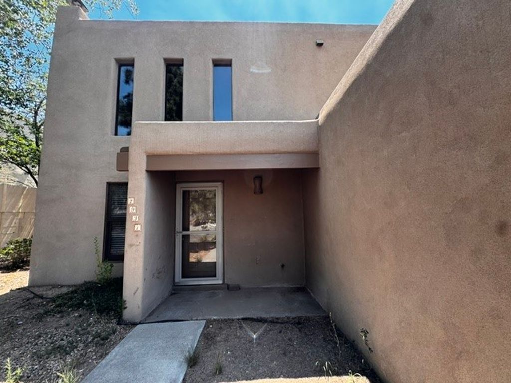 2931 Viaje Pavo Real, Santa Fe, NM 87505