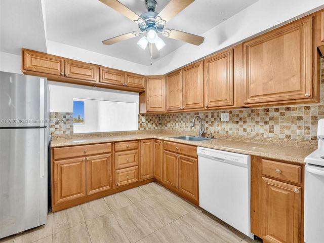 1170 NE 191st St 24, Miami, FL 33179