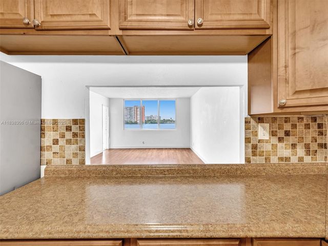 1170 NE 191st St 24, Miami, FL 33179