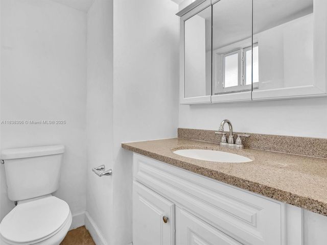 1170 NE 191st St 24, Miami, FL 33179