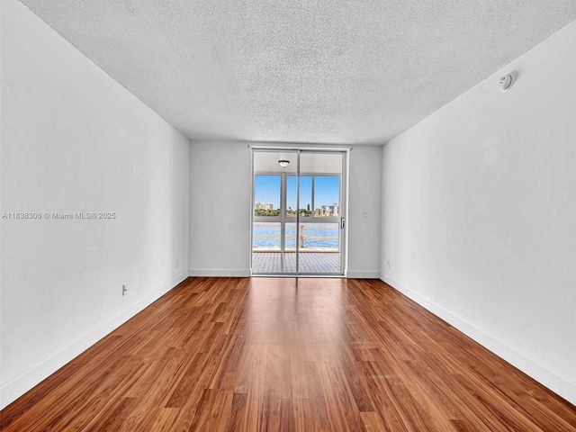 1170 NE 191st St 24, Miami, FL 33179
