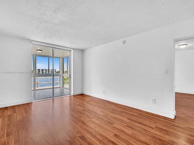 1170 NE 191st St 24, Miami, FL 33179