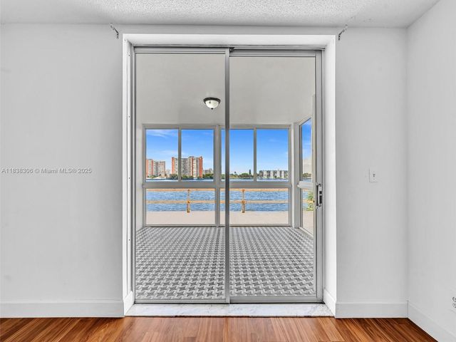 1170 NE 191st St 24, Miami, FL 33179