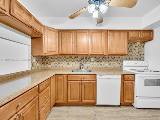 1170 NE 191st St 24, Miami, FL 33179