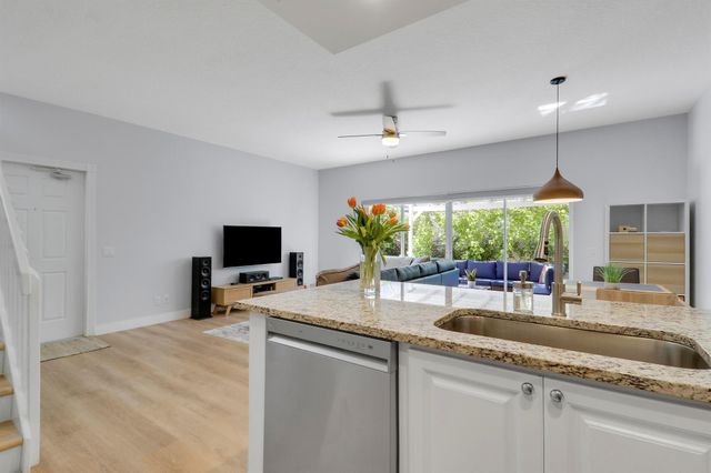 18 Tall Oaks Circle, Tequesta, FL 33469