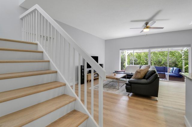 18 Tall Oaks Circle, Tequesta, FL 33469