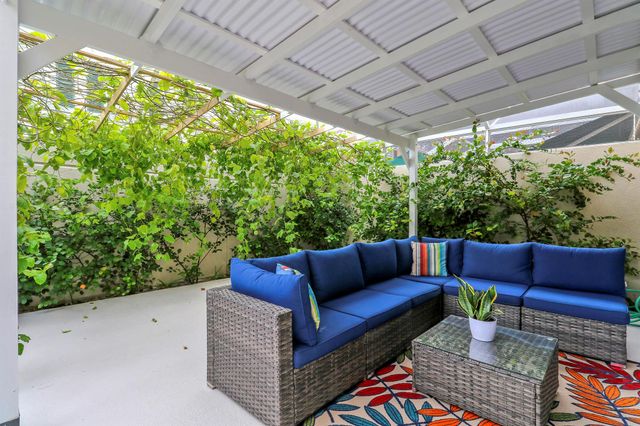 18 Tall Oaks Circle, Tequesta, FL 33469