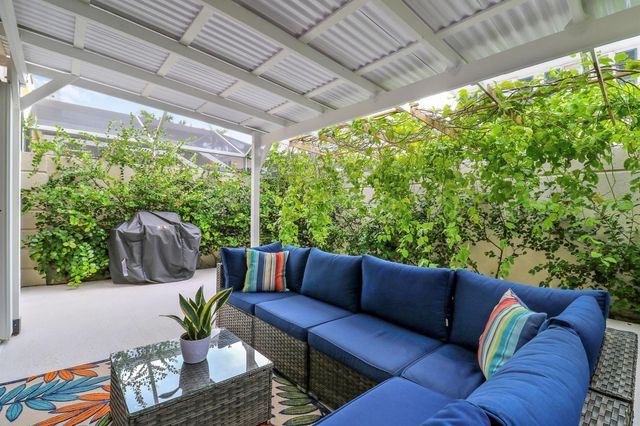 18 Tall Oaks Circle, Tequesta, FL 33469