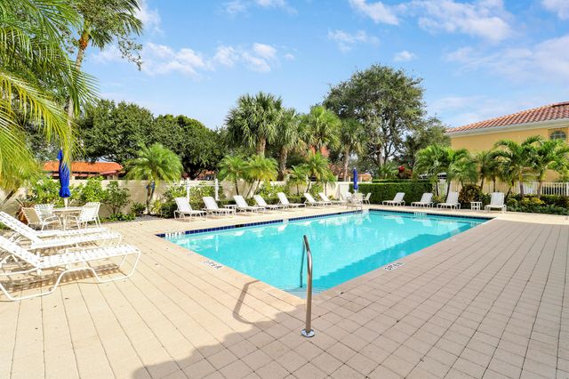 18 Tall Oaks Circle, Tequesta, FL 33469