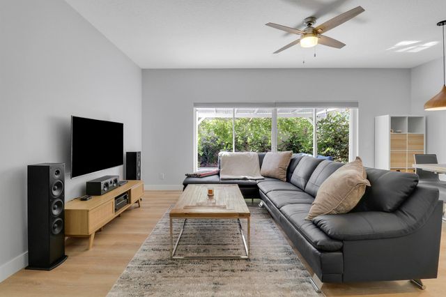 18 Tall Oaks Circle, Tequesta, FL 33469