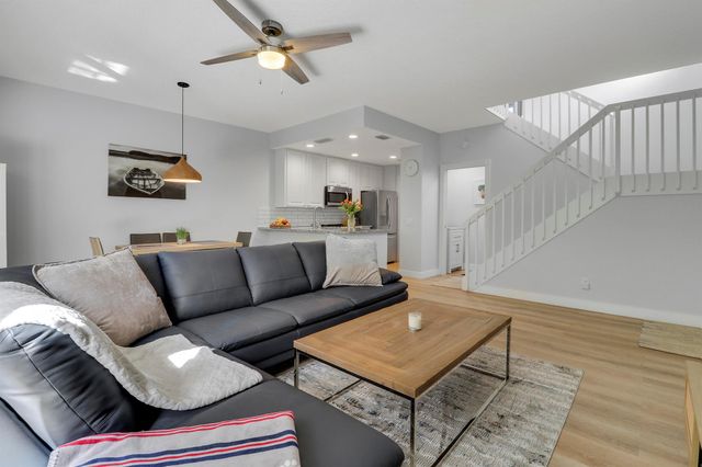 18 Tall Oaks Circle, Tequesta, FL 33469