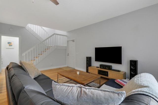 18 Tall Oaks Circle, Tequesta, FL 33469