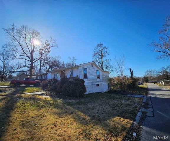 10149 Count Drive, St Louis, MO 63136