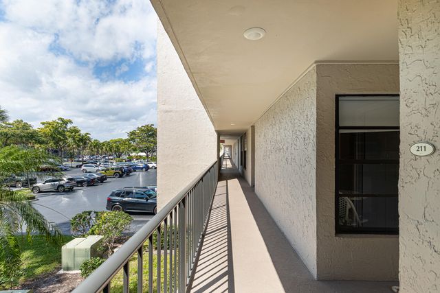 6 Royal Palm Way 211, Boca Raton, FL 33432