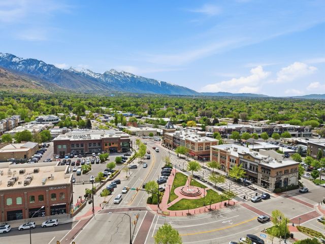 4608 S LOCUST LN, Holladay, UT 84117