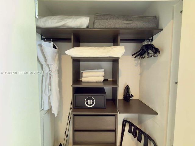 398 NE 5th St 4313, Miami, FL 33132