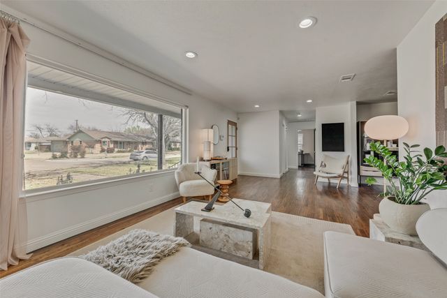 2824 Sharpview Lane, Dallas, TX 75228