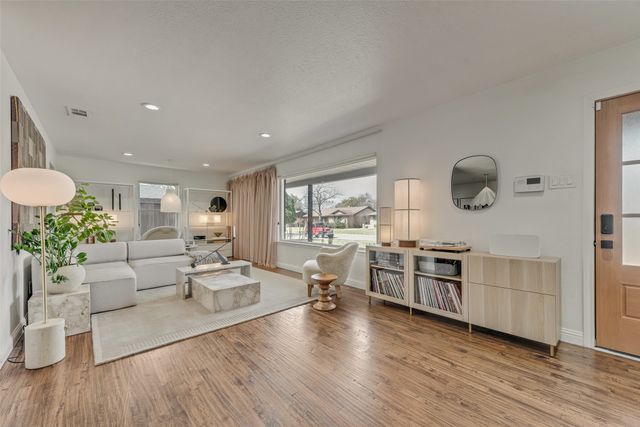 2824 Sharpview Lane, Dallas, TX 75228