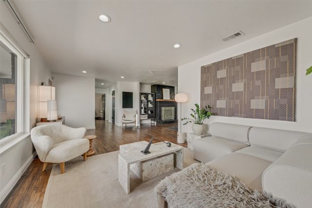 2824 Sharpview Lane, Dallas, TX 75228