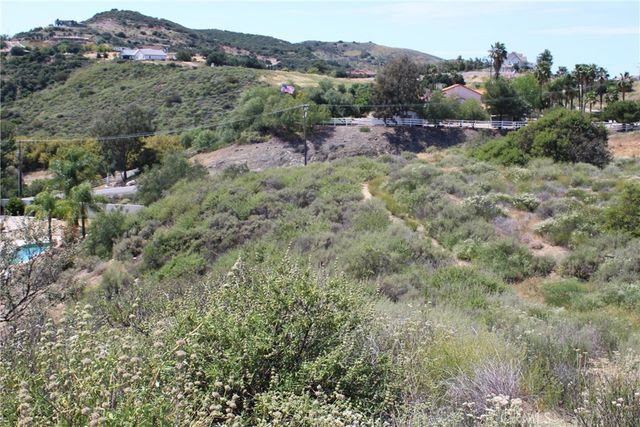 30 Golden Arrow Ct, Murrieta, CA 92562